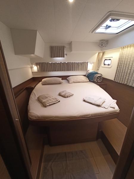 Book yachts online - catamaran - Lagoon 42 - AKTIS (air condition, generator, watermaker) - rent