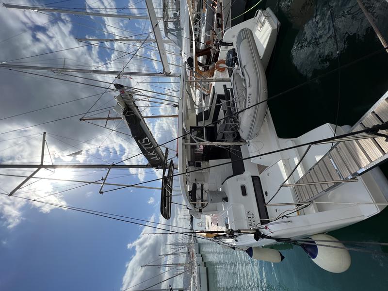 Book yachts online - catamaran - Lagoon 42 - AKTIS (air condition, generator, watermaker) - rent