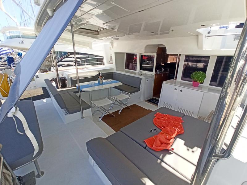 Book yachts online - catamaran - Lagoon 450 Fly - AMELIA (A/C, Generator, Watermaker) - rent