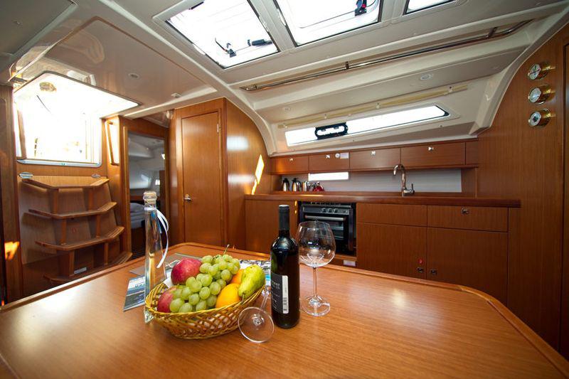 Book yachts online - sailboat - Bavaria Cruiser 41 - MH 70 - rent