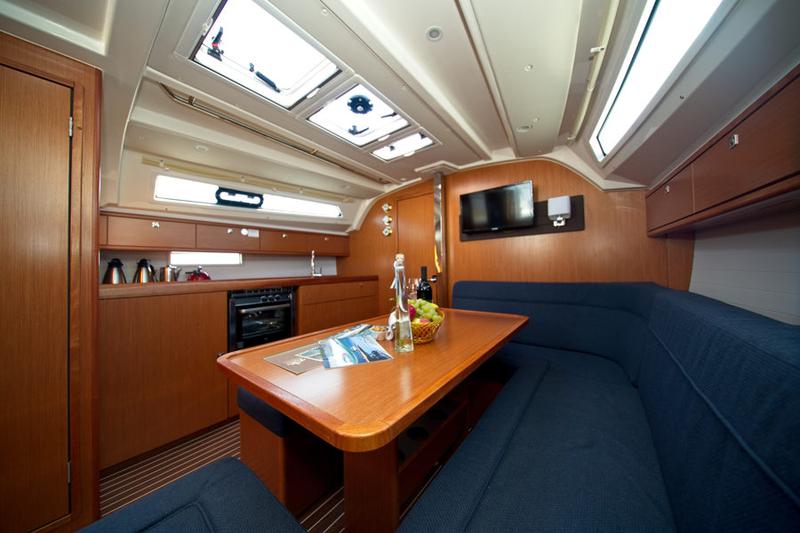 Book yachts online - sailboat - Bavaria Cruiser 41 - MH 63 - rent