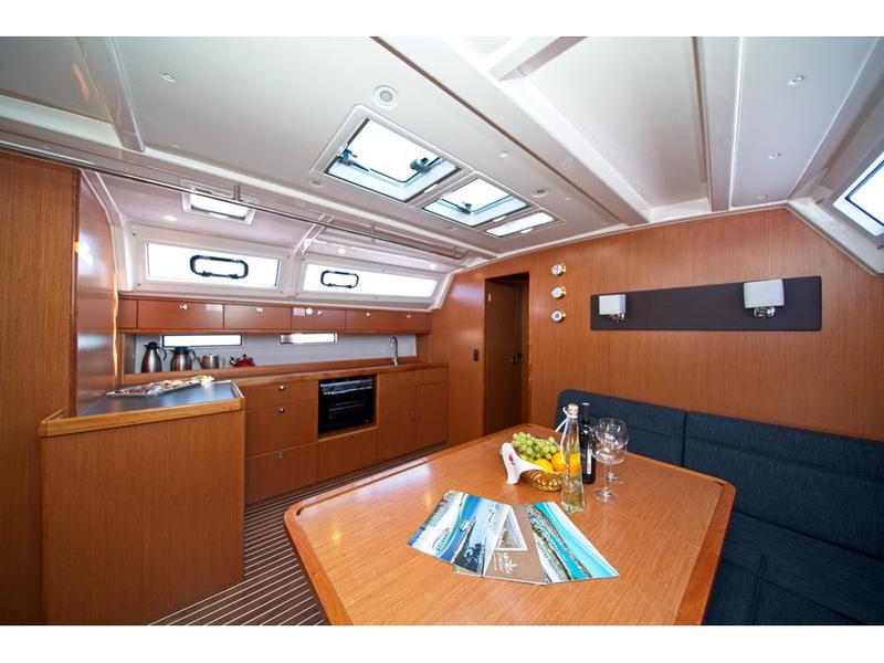 Book yachts online - sailboat - Bavaria 46 CN - MH 49 - rent