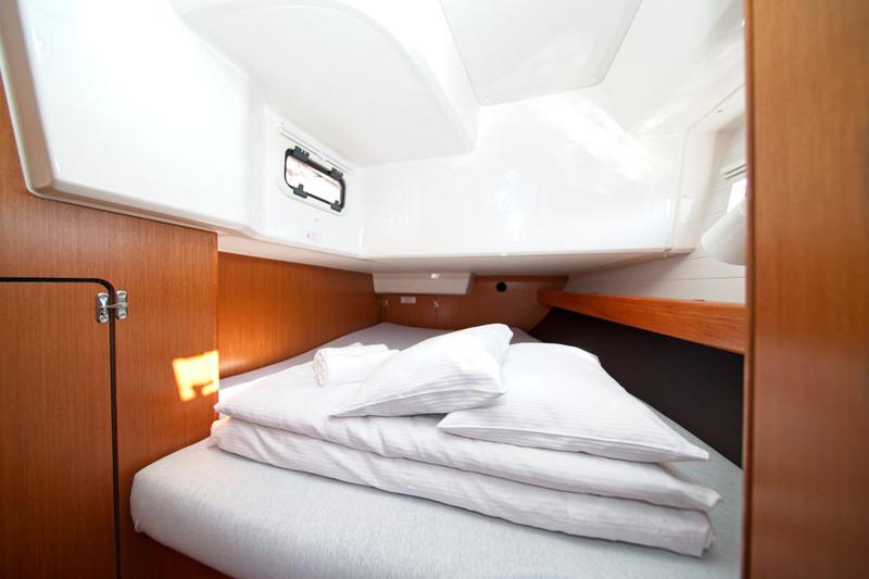 Book yachts online - sailboat - Bavaria Cruiser 41 - MH 58 - rent