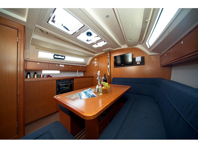 Book yachts online - sailboat - Bavaria Cruiser 41 - MH 73 - rent