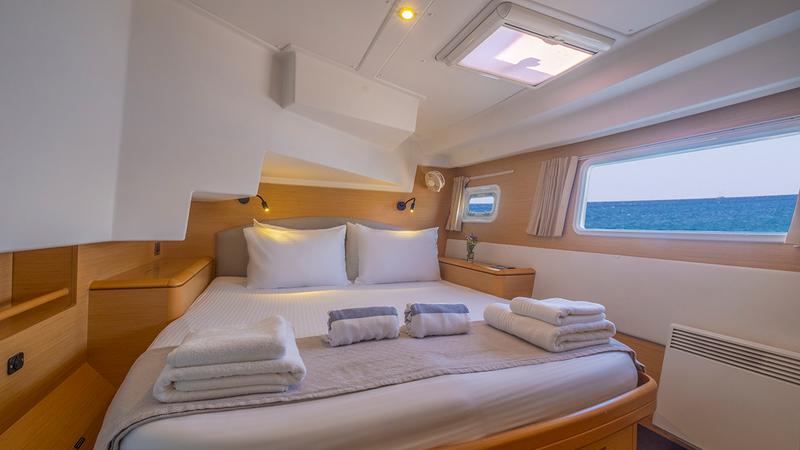 Book yachts online - catamaran - Lagoon 500 - Zee - Refit 2020  - rent