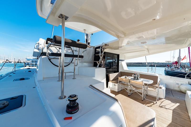 Book yachts online - catamaran - Lagoon 42 - Beatrix - rent