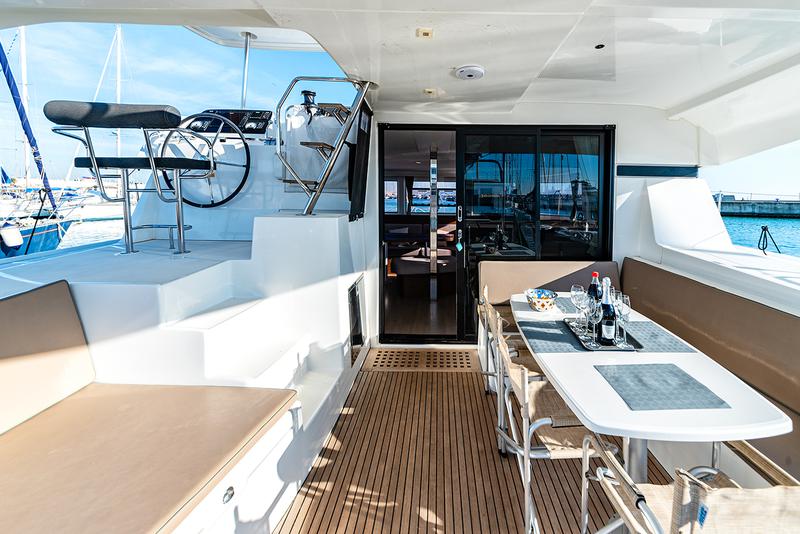 Book yachts online - catamaran - Lagoon 42 - Beatrix - rent