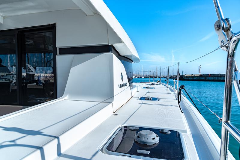Book yachts online - catamaran - Lagoon 42 - Beatrix - rent