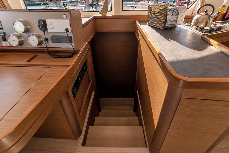 Book yachts online - catamaran - Lagoon 42 - Beatrix - rent
