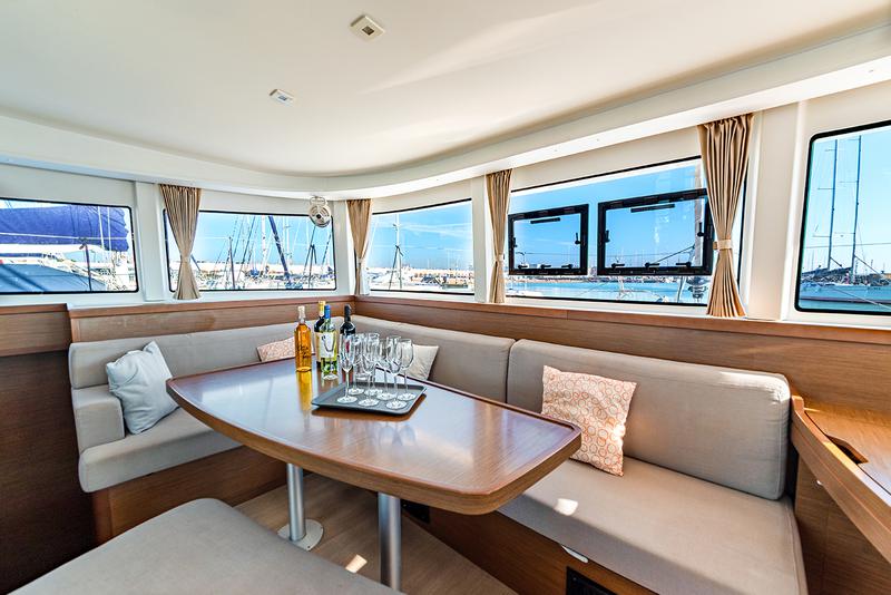 Book yachts online - catamaran - Lagoon 42 - Beatrix - rent