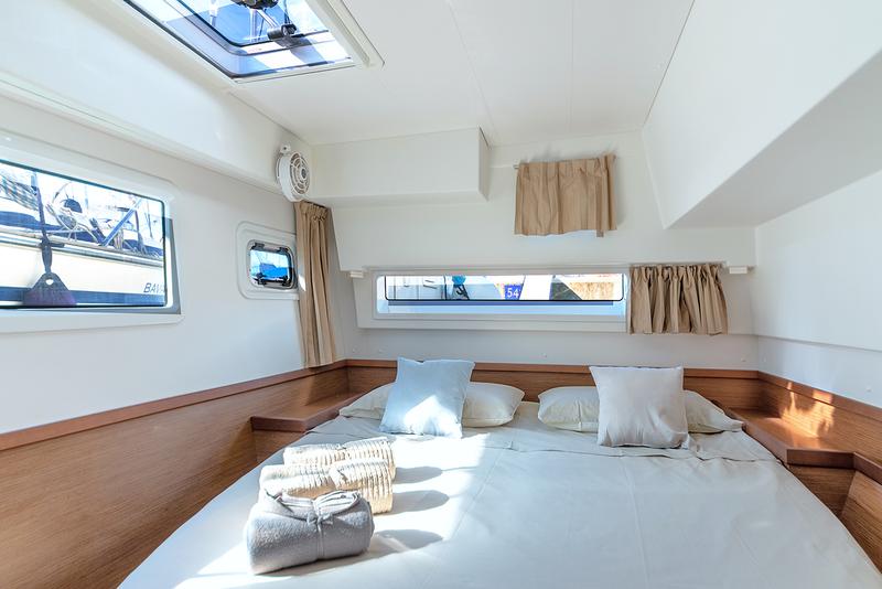 Book yachts online - catamaran - Lagoon 42 - Beatrix - rent