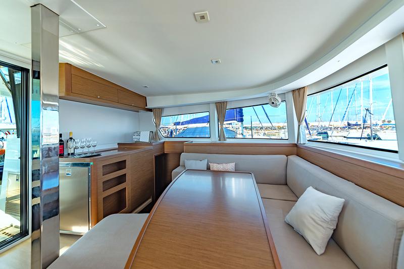 Book yachts online - catamaran - Lagoon 42 - Beatrix - rent