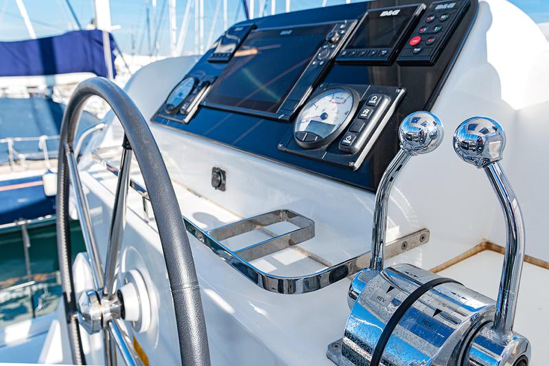 Book yachts online - catamaran - Lagoon 42 - Beatrix - rent