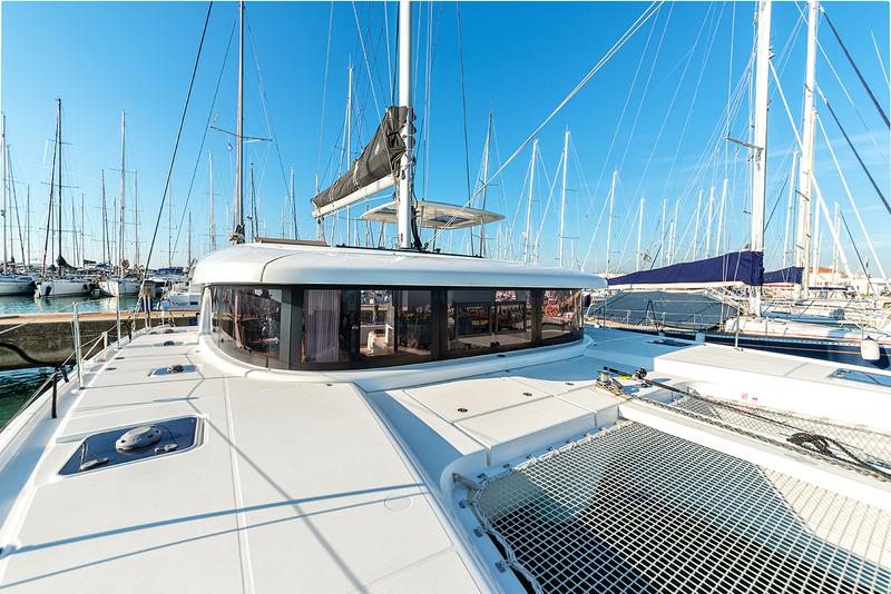 Book yachts online - catamaran - Lagoon 42 - Beatrix - rent
