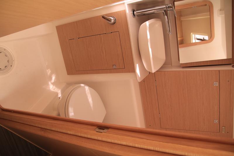 Book yachts online - sailboat - Dufour 390 Grand Large - DILI (vers 50hp+Gas Bbq) - rent
