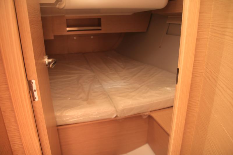 Book yachts online - sailboat - Dufour 390 Grand Large - DILI (vers 50hp+Gas Bbq) - rent