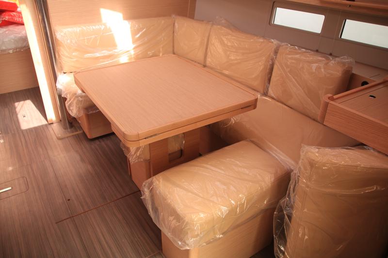 Book yachts online - sailboat - Dufour 390 Grand Large - DILI (vers 50hp+Gas Bbq) - rent
