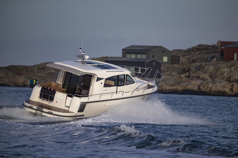 Book yachts online - motorboat - Nimbus 405 Coupe - Unisono - rent