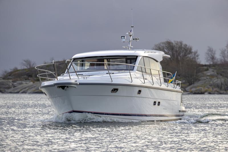 Book yachts online - motorboat - Nimbus 405 Coupe - Unisono - rent