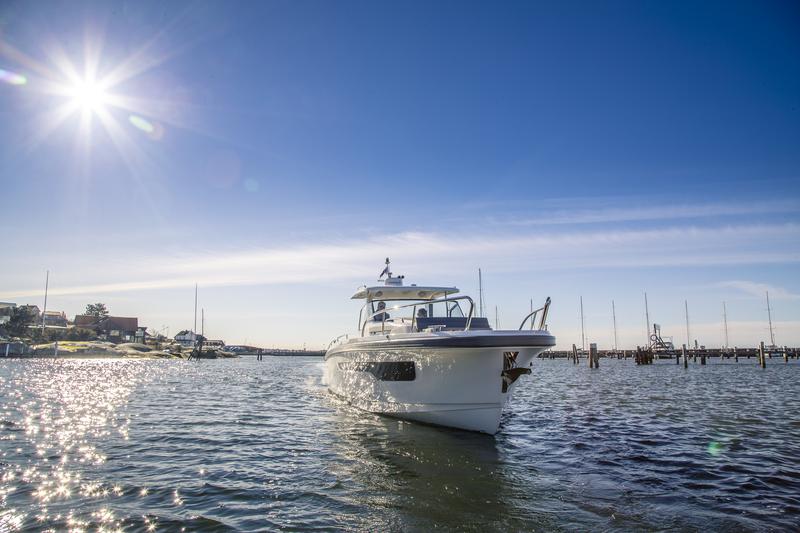 Book yachts online - motorboat - Nimbus Tender T11 - RUDDY - rent