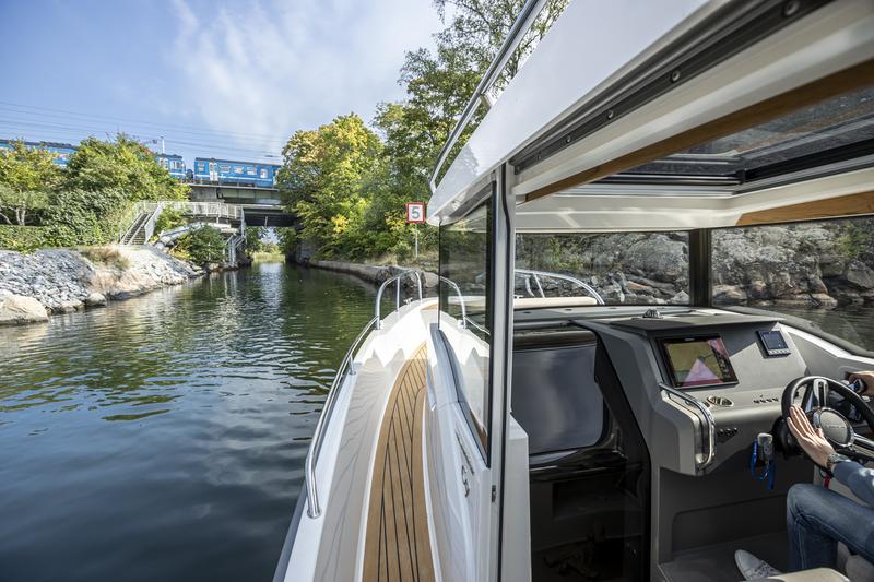 Book yachts online - motorboat - Nimbus Commuter 9 - STICH - rent