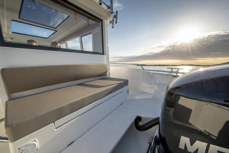 Book yachts online - motorboat - Nimbus Commuter 9 - STICH - rent