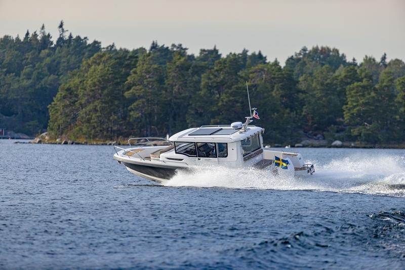 Book yachts online - motorboat - Nimbus Commuter 9 - STICH - rent