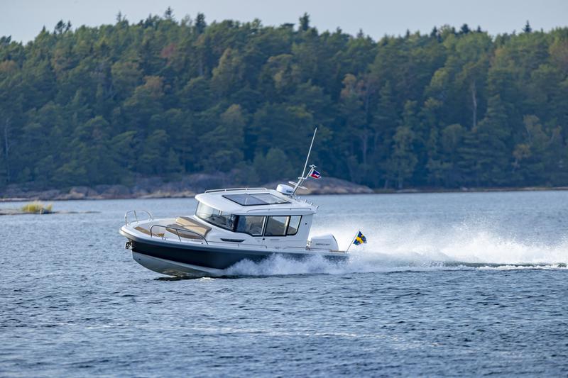 Book yachts online - motorboat - Nimbus Commuter 9 - STICH - rent