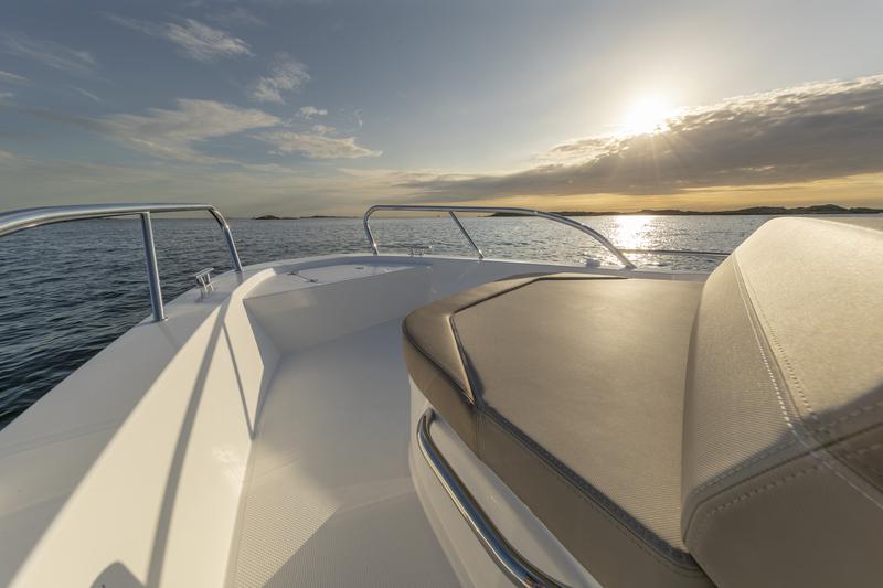 Book yachts online - motorboat - Nimbus Commuter 9 - STICH - rent