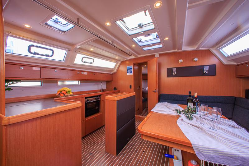 Book yachts online - sailboat - Bavaria 46 Cruiser - Kyveli - rent