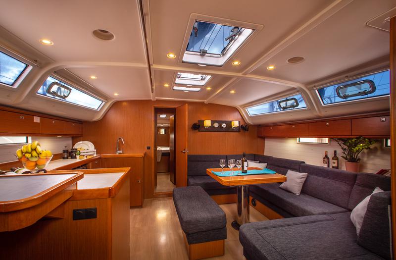 Book yachts online - sailboat - Bavaria 51 Cruiser - Philoctetes - rent