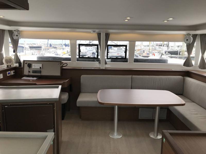 Book yachts online - catamaran - Lagoon 450S - Vertigo - rent