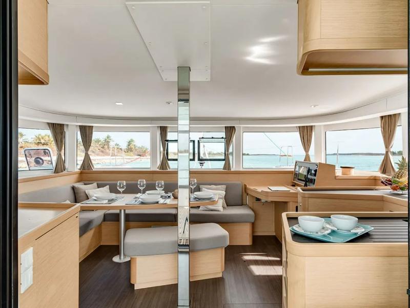 Book yachts online - catamaran - Lagoon 42 - Blueskin - rent