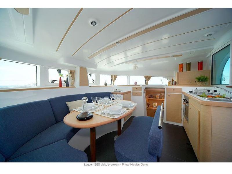 Book yachts online - catamaran - Lagoon 380 - Aride - rent