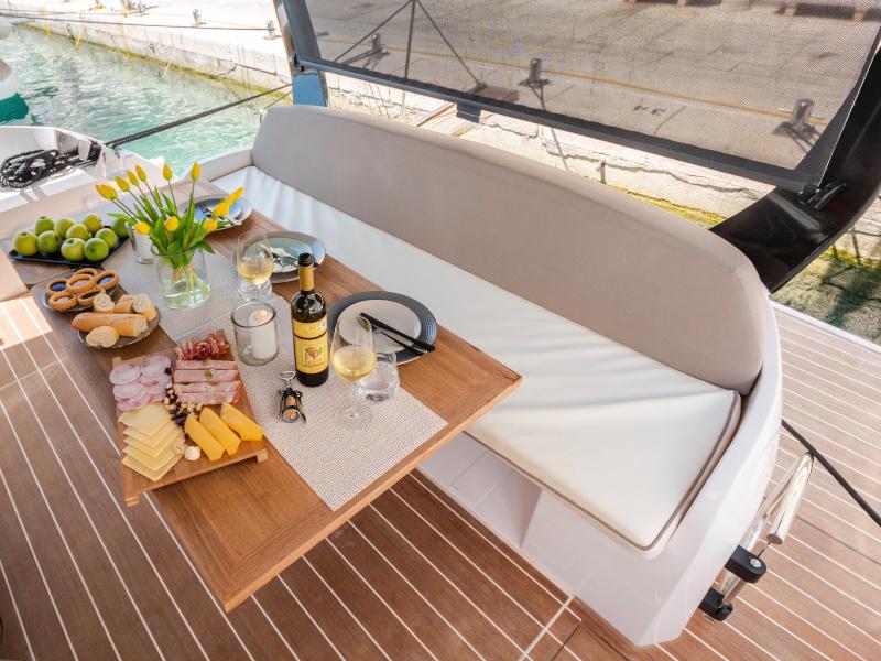 Book yachts online - motorboat - Sessa Fly 47 - Star Dust - rent