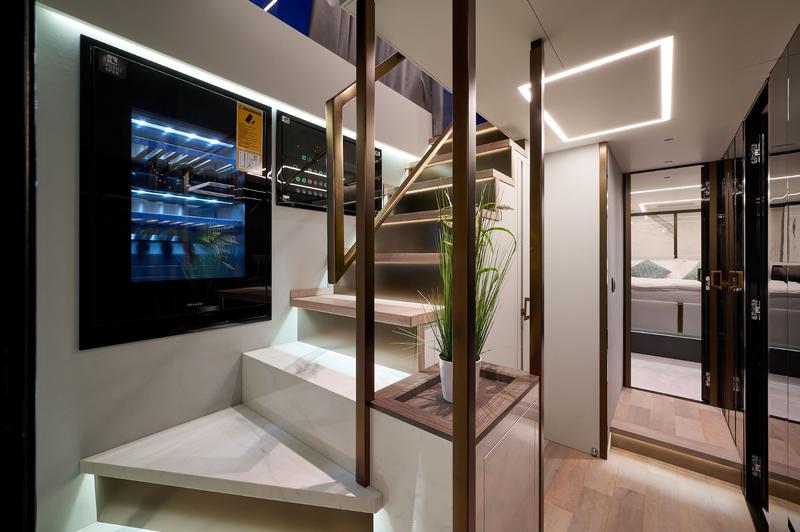 Book yachts online - motorboat - Explorer 62 Fly - Blue Moon - rent