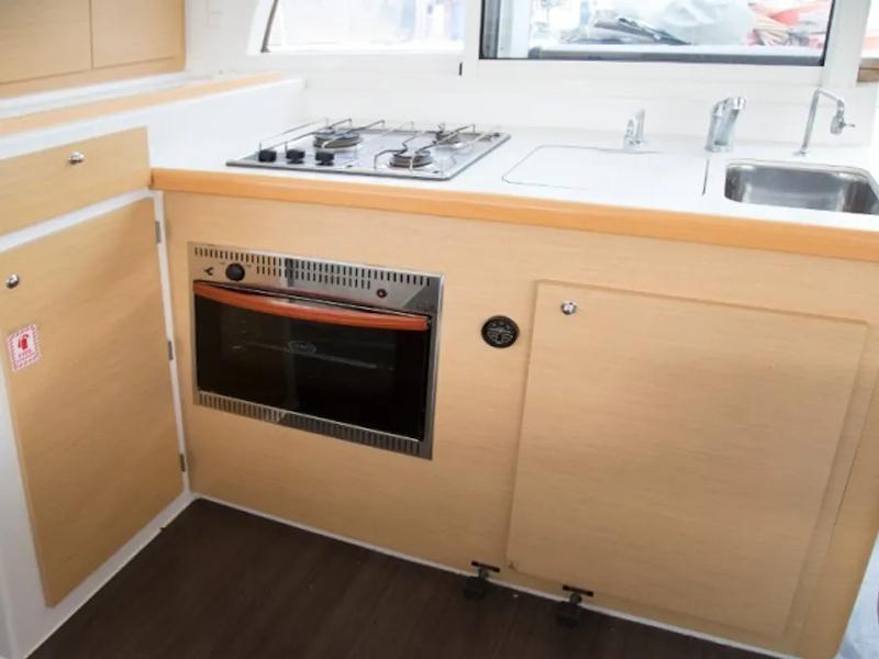 Book yachts online - catamaran - Lagoon 380 S2 - Voyager - rent