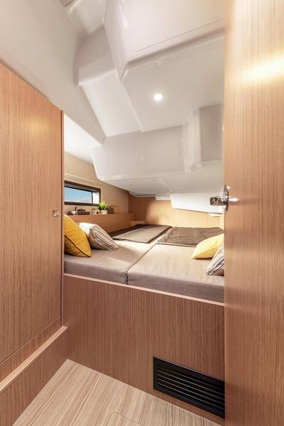 Book yachts online - sailboat - Bavaria C38 - ARINNA - rent