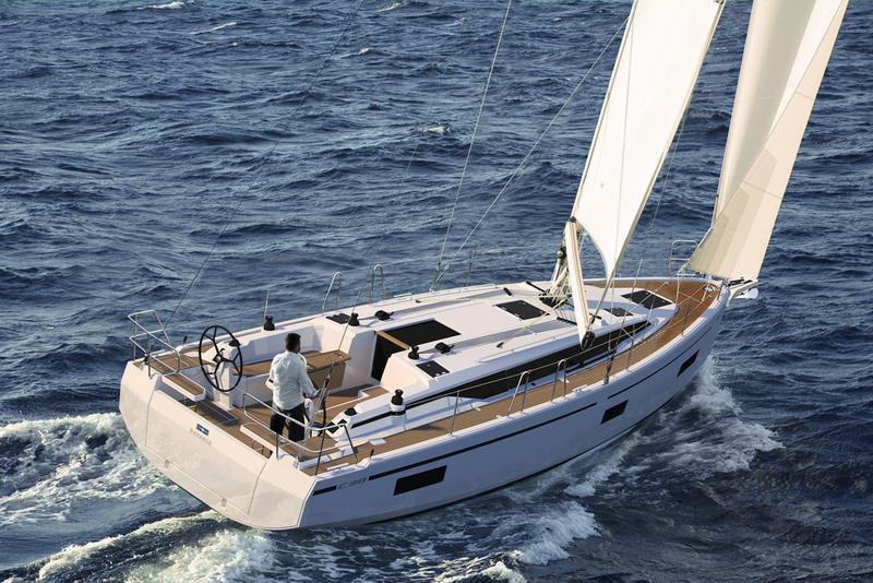 Book yachts online - sailboat - Bavaria C38 - ARINNA - rent