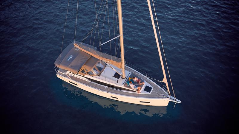 Book yachts online - sailboat - Bavaria C38 - ARINNA - rent