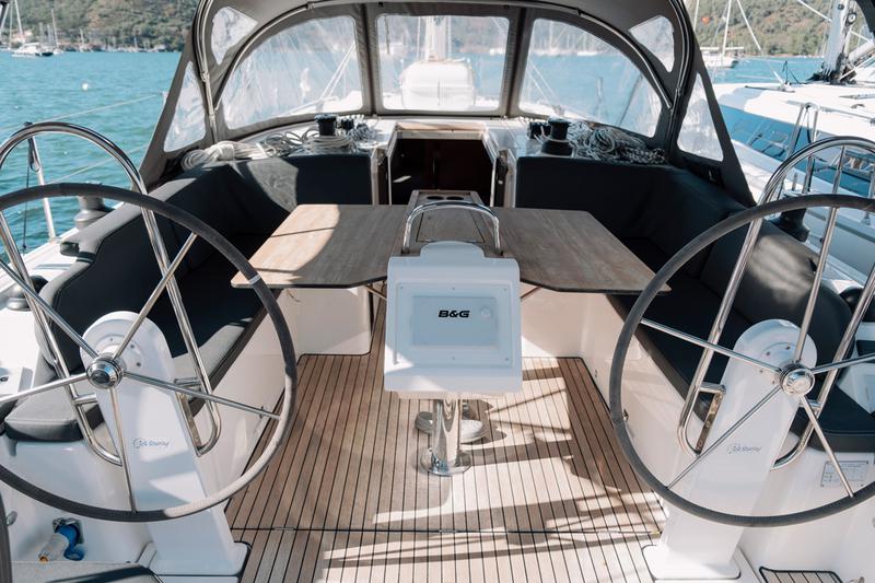 Book yachts online - sailboat - Bavaria C42 - ARUNA - rent