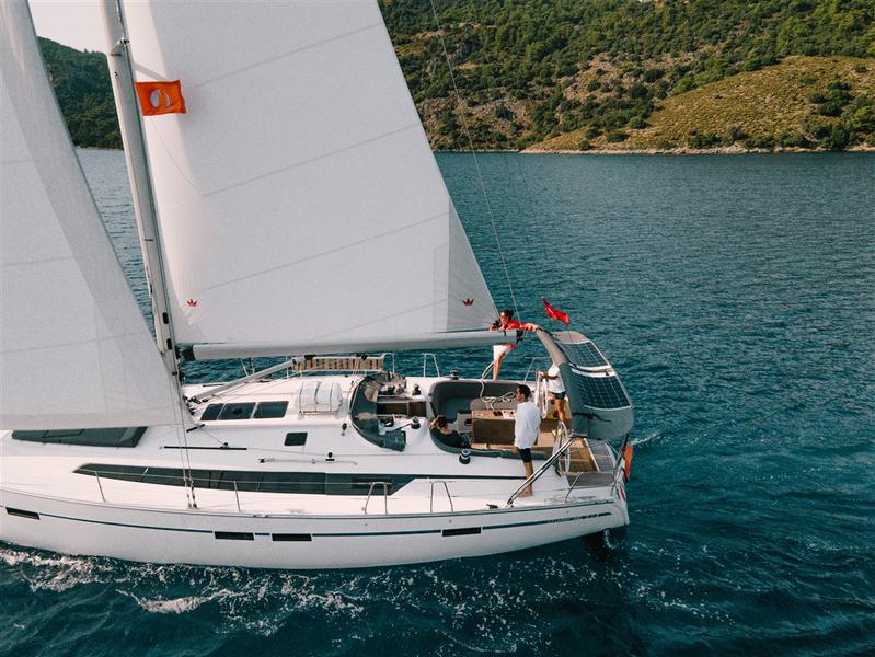 Book yachts online - sailboat - Bavaria Cruiser 46 - BARCELONA - rent