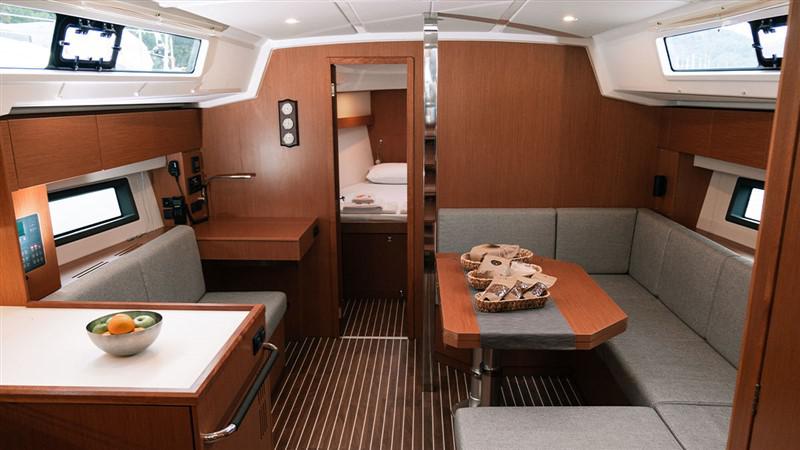 Book yachts online - sailboat - Bavaria C42 - NOMAD - rent