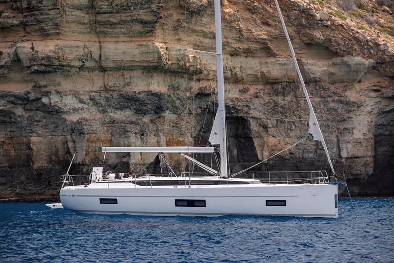 Book yachts online - sailboat - Bavaria C45 Style - SANTA CRUZ - rent