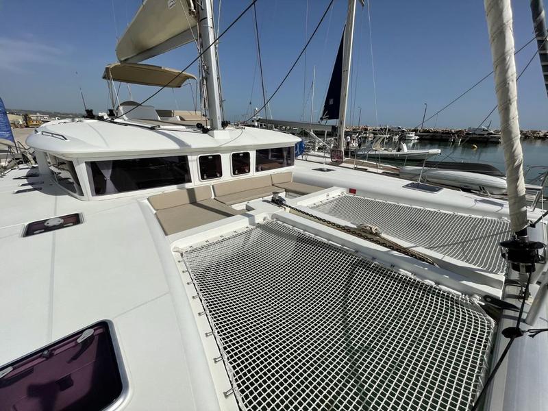 Book yachts online - catamaran - Lagoon 450  Flybridge - Zia Nella - rent