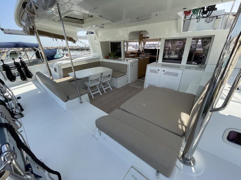 Book yachts online - catamaran - Lagoon 450  Flybridge - Zia Nella - rent