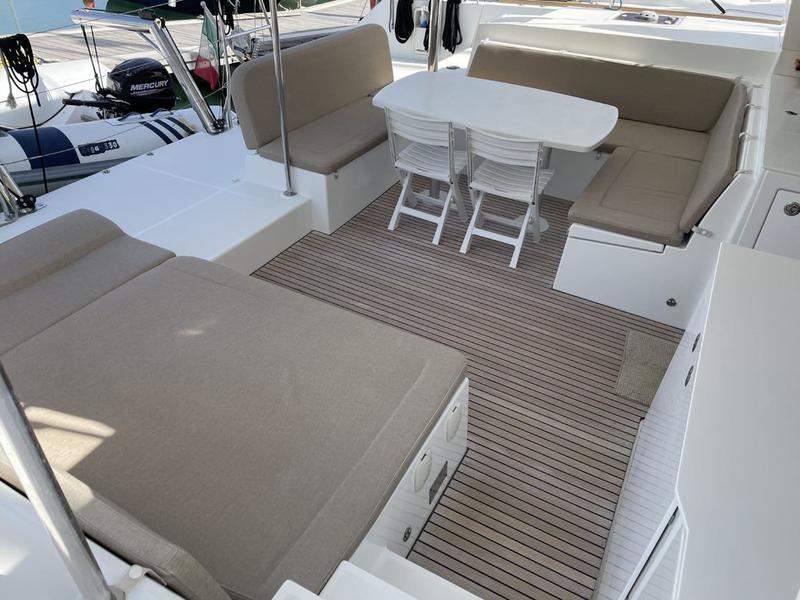 Book yachts online - catamaran - Lagoon 450  Flybridge - Zia Nella - rent