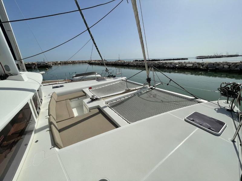 Book yachts online - catamaran - Lagoon 450  Flybridge - Zia Nella - rent
