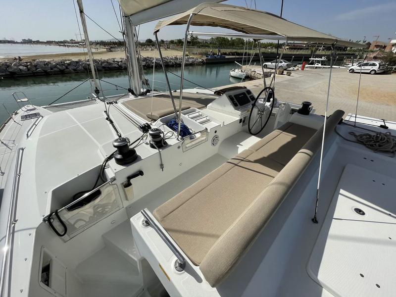 Book yachts online - catamaran - Lagoon 450  Flybridge - Zia Nella - rent