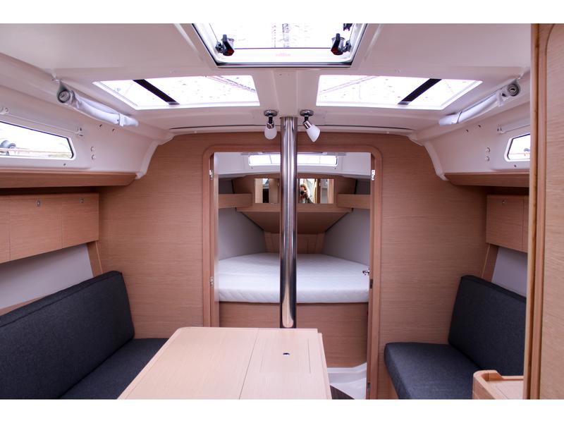 Book yachts online - sailboat - Dufour 360 - Amaia - rent